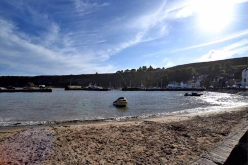 Stonehaven Ground Floor Home With A Spectacular Harbour View. Exterior photo